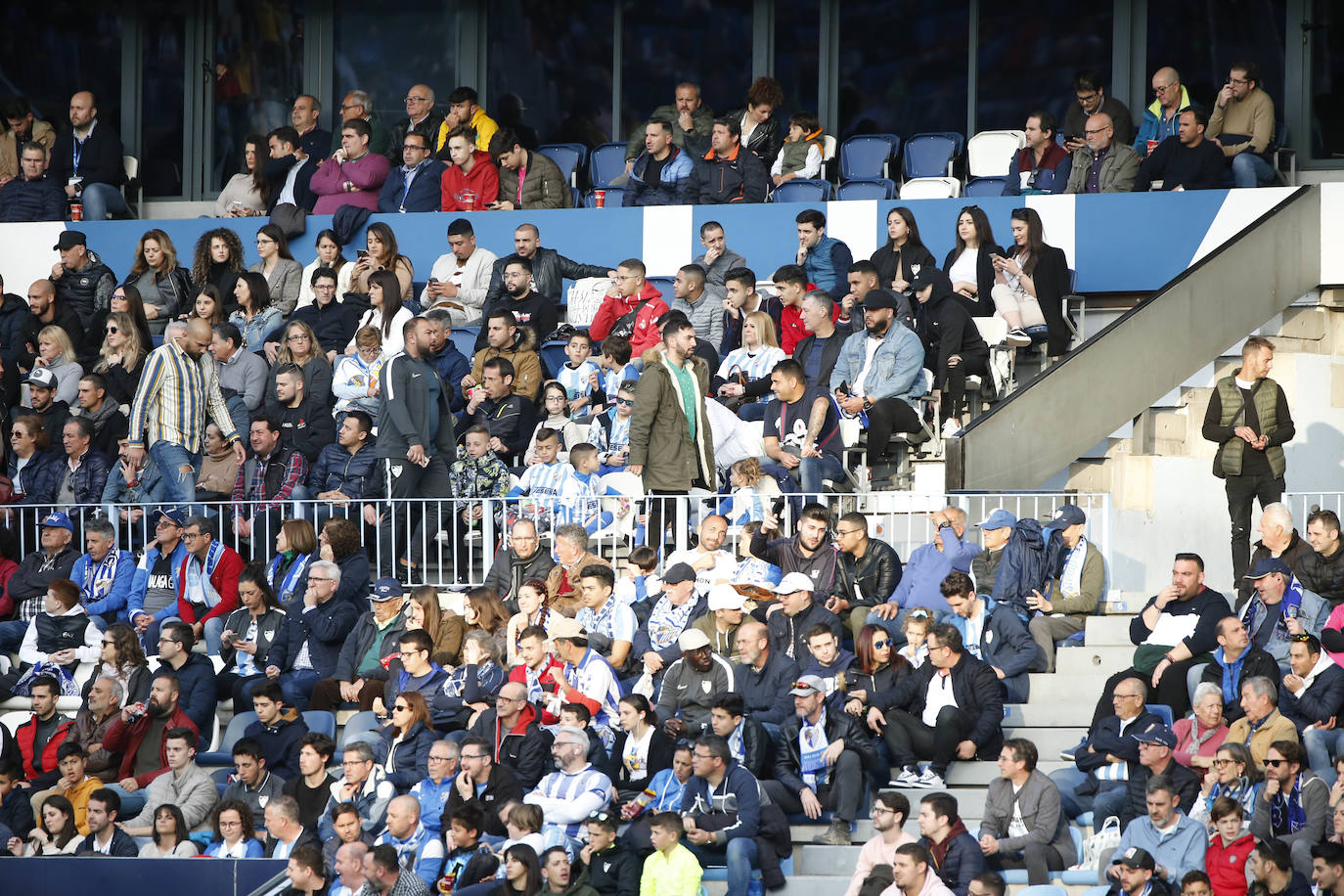 Fotos: ¿Estuviste en el Málaga-Racing? Búscate en las gradas de La Rosaleda