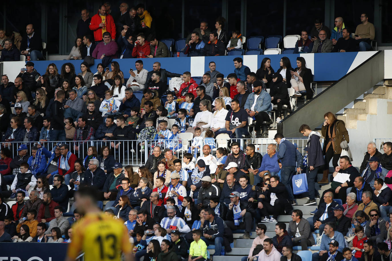 Fotos: ¿Estuviste en el Málaga-Racing? Búscate en las gradas de La Rosaleda