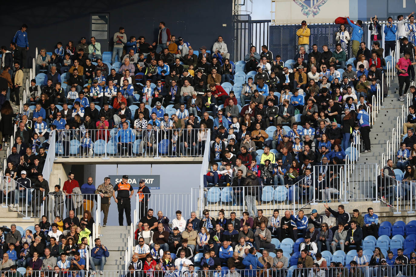 Fotos: ¿Estuviste en el Málaga-Racing? Búscate en las gradas de La Rosaleda