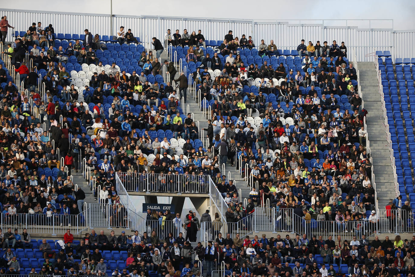 Fotos: ¿Estuviste en el Málaga-Racing? Búscate en las gradas de La Rosaleda