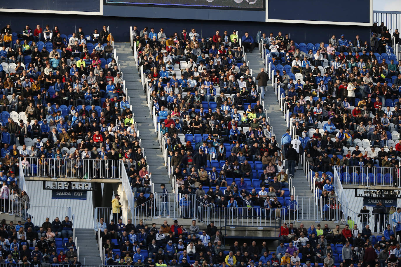 Fotos: ¿Estuviste en el Málaga-Racing? Búscate en las gradas de La Rosaleda