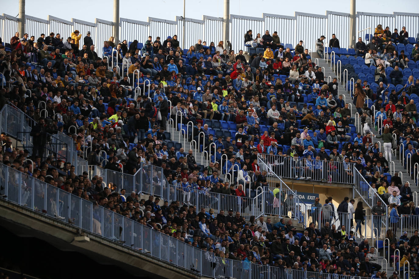 Fotos: ¿Estuviste en el Málaga-Racing? Búscate en las gradas de La Rosaleda
