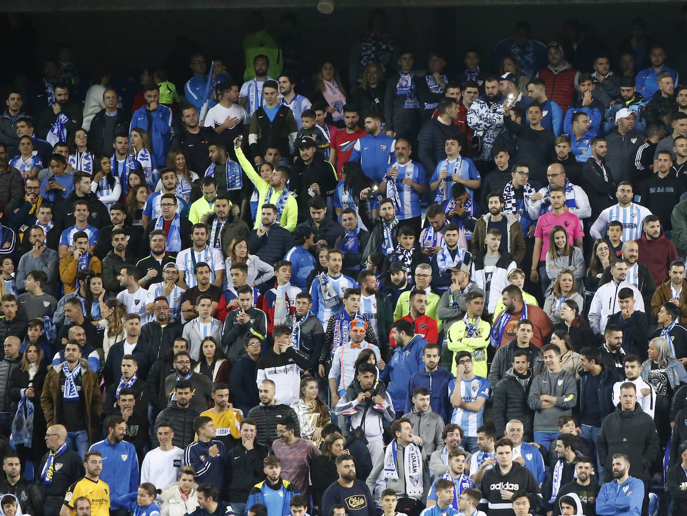 Fotos: ¿Estuviste en el Málaga-Racing? Búscate en las gradas de La Rosaleda