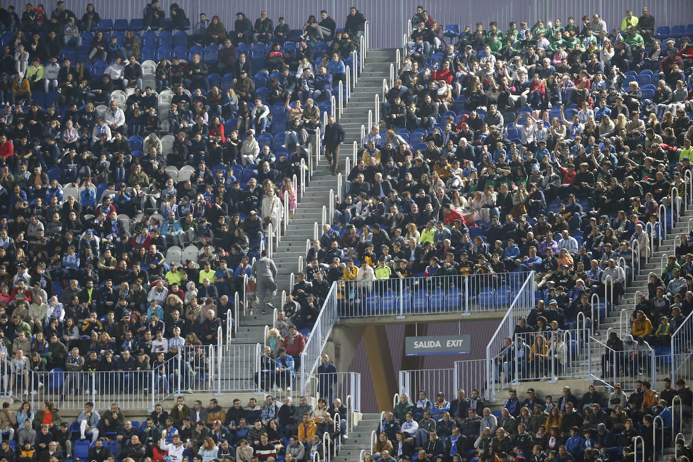 Fotos: ¿Estuviste en el Málaga-Racing? Búscate en las gradas de La Rosaleda