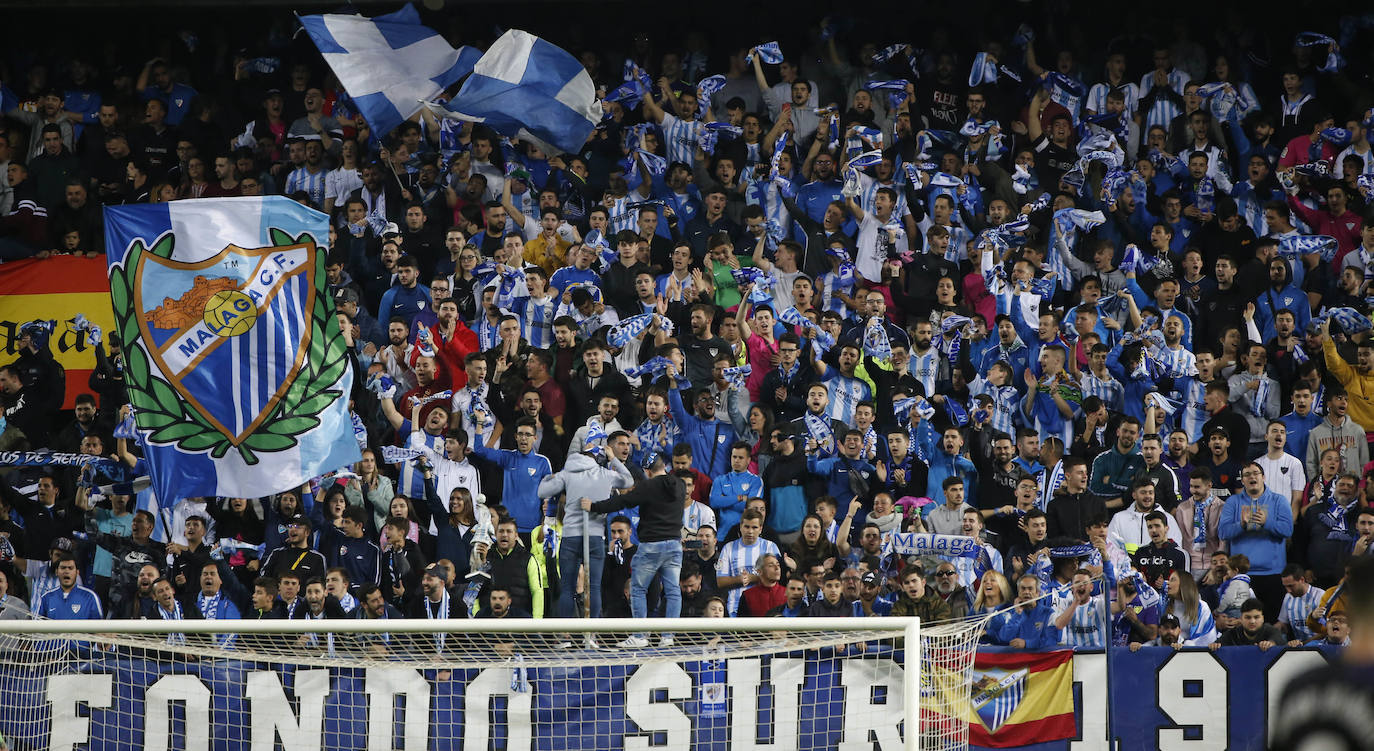 Fotos: ¿Estuviste en el Málaga-Racing? Búscate en las gradas de La Rosaleda