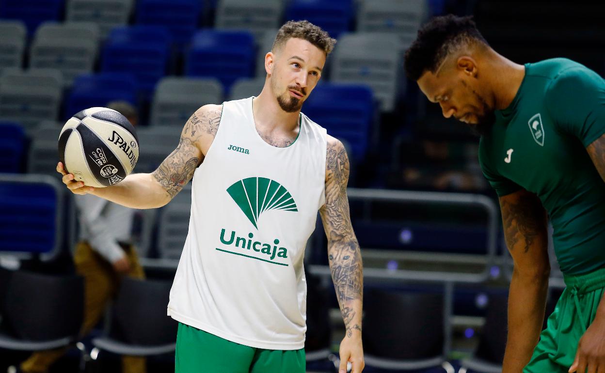 Josh Adams y Frank Elegar, durante un entrenamiento en el Palacio en la Copa del Rey. 