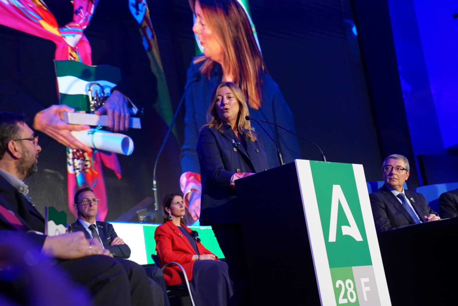 La Junta entrega sus distinciones en Málaga con motivo del Día de Andalucía en un acto entre el reconocimiento y la reivincicación. 