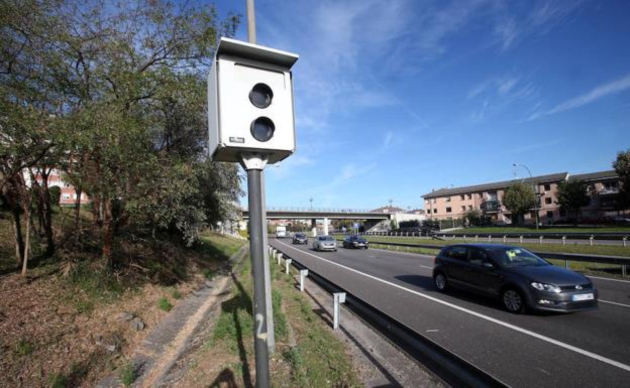 Un radar a la entrada de Oviedo