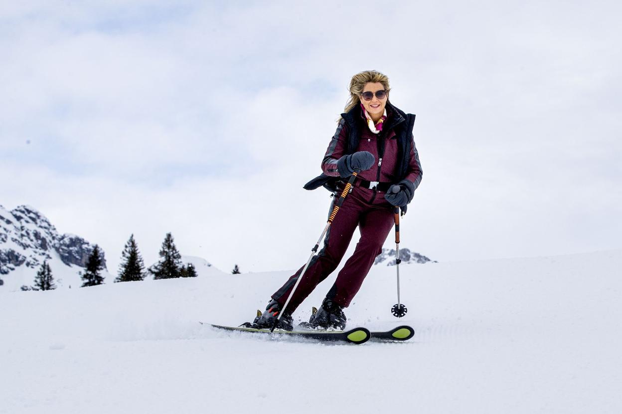 Máxima Zorreguieta muestra su estilo esquiando. agencias