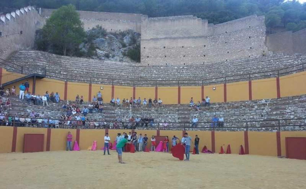 Vista de la plaza de toros de Carratraca.