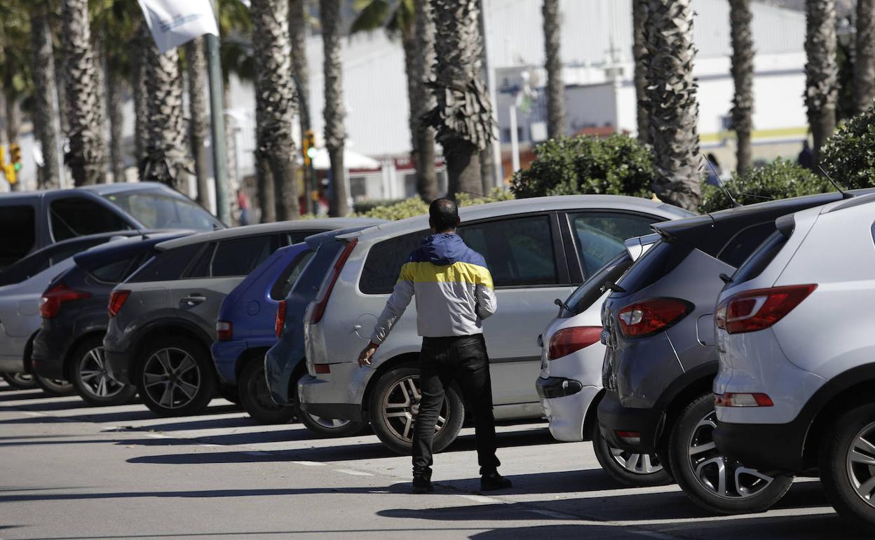 Los vecinos de Huelin se cansan de las amenazas y los daños de los 'gorrillas'