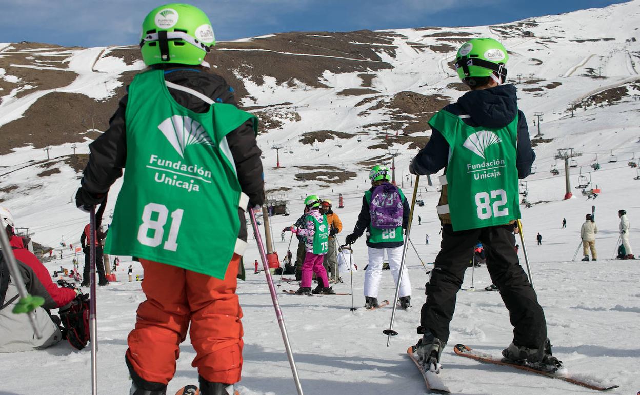 Más de 100 personas participan en el Campus Nieve de la Fundación Unicaja