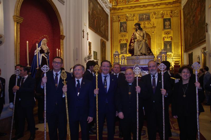 La talla del Coronado de Espinas entró en la Catedral para presidir el ejercicio, organizado por la Agrupación de Cofradías