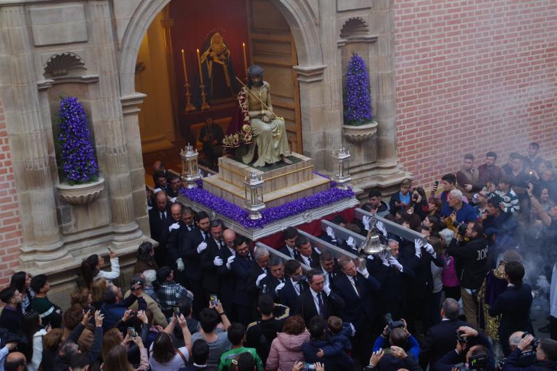 La talla del Coronado de Espinas entró en la Catedral para presidir el ejercicio, organizado por la Agrupación de Cofradías