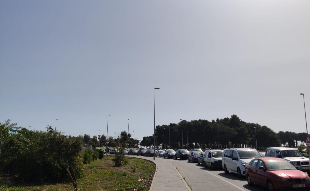 Colas de una hora para salir del entorno de Plaza Mayor e Ikea