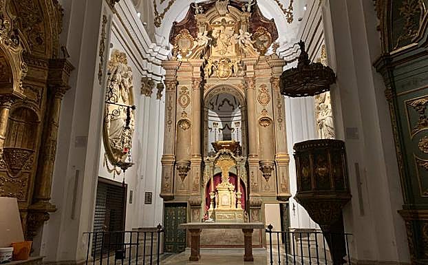 Altar mayor de la iglesia, tras la limpieza y con la nueva iluminación. 