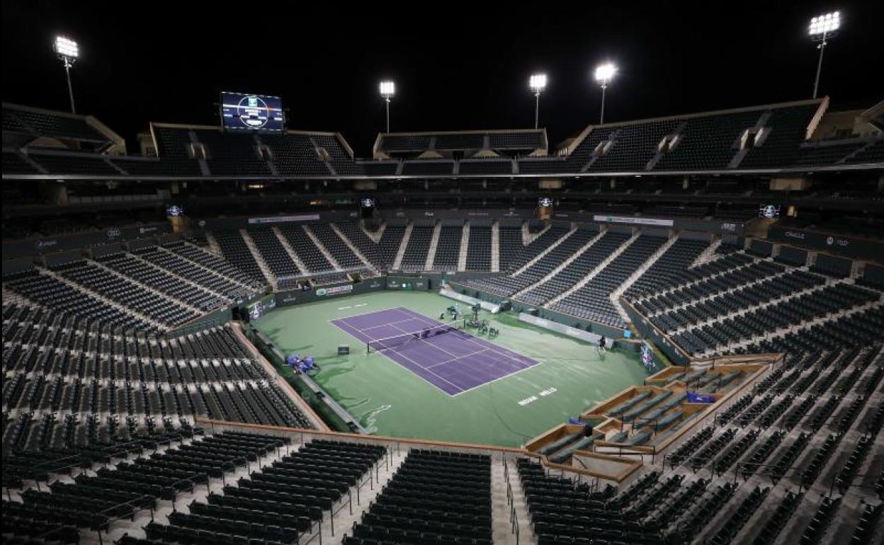 Pista central de Indian Wells con las gradas vacías. 