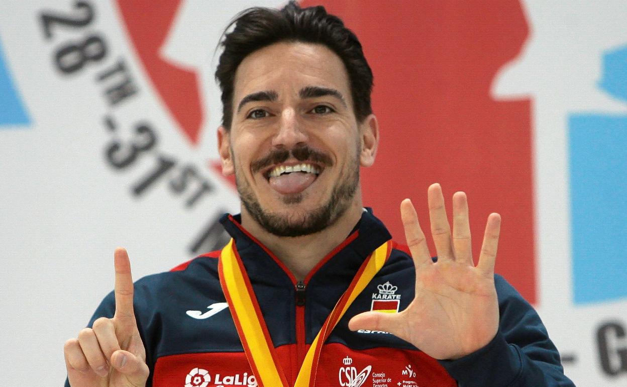 Quintero, celebrando su último título europeo, en 2019. 