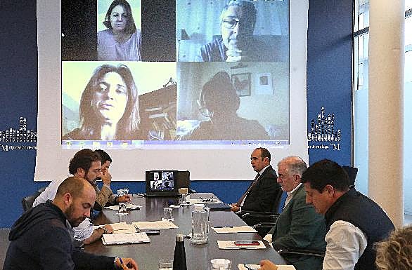 Un momento de la reunión de la comisión celebrada esta mañana.