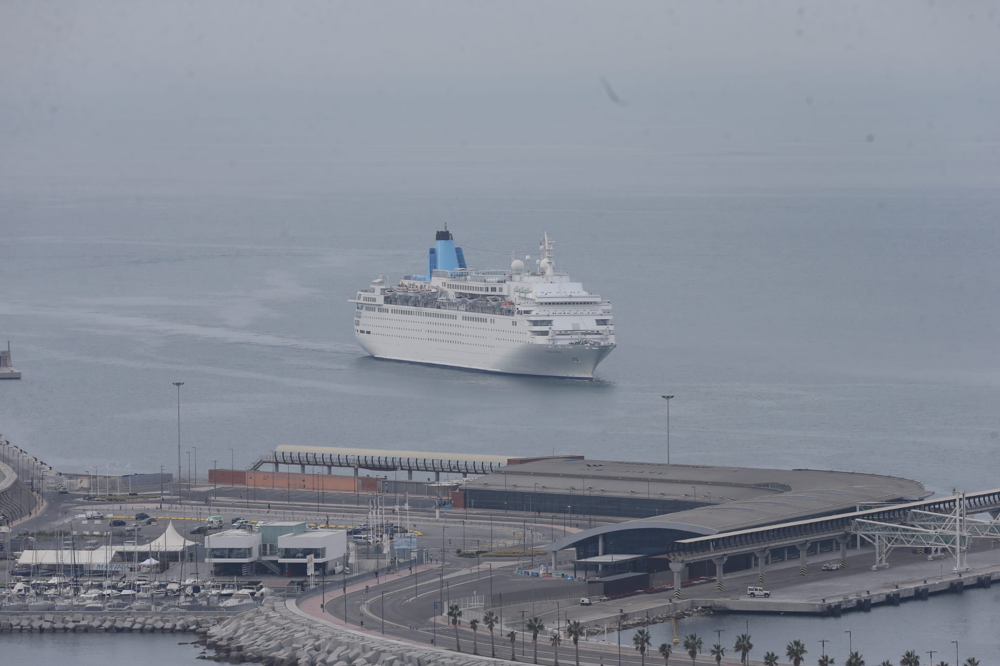 Imagen de un crucero este sábado en el Puerto de Málaga. 