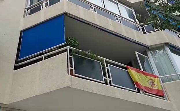 Suena en Málaga el Himno de España como homenaje a los enfermos y trabajadores en la lucha contra el coronavirus