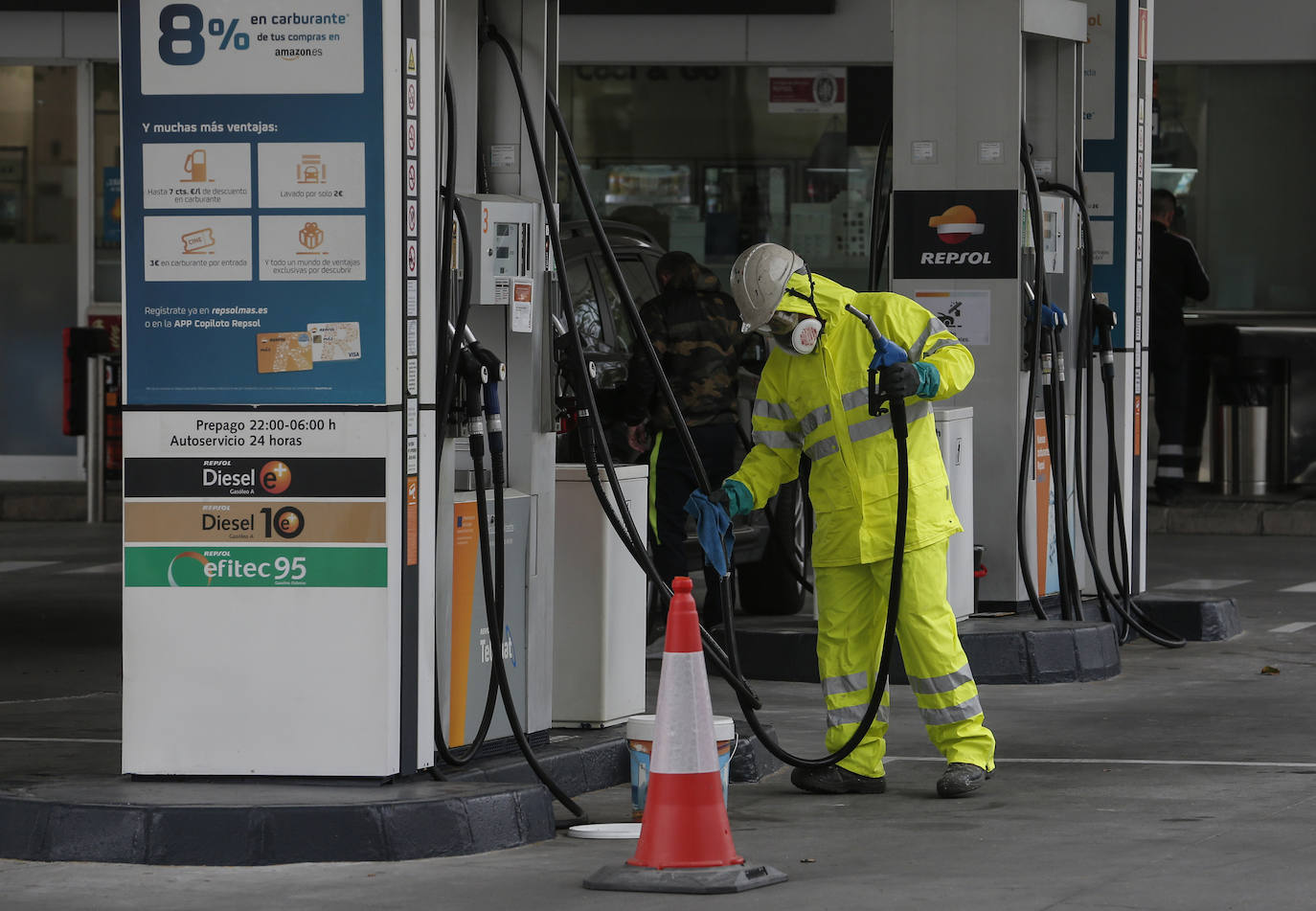 Empleado de una gasolinera