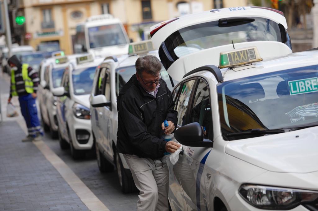 El Centro de Málaga, en el primer día laborable tras la declaración del estado de alarma.