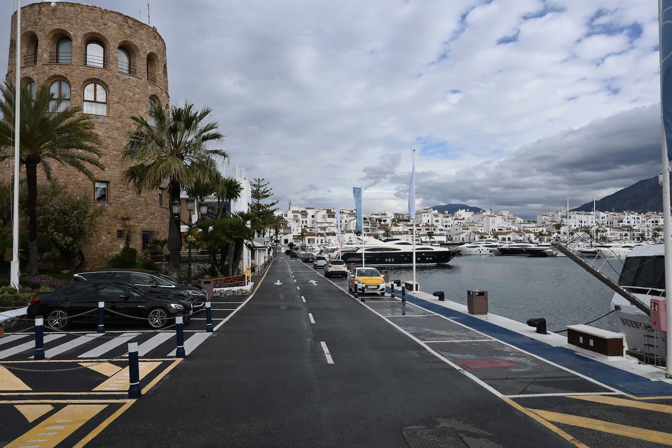 Así está estos días Puerto Banús, en Marbella