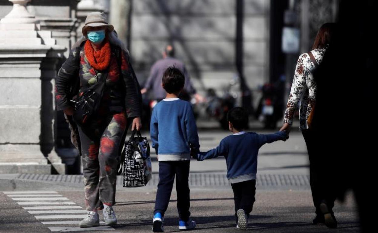¿Puedo salir con los niños a la calle durante el Estado de Alarma?