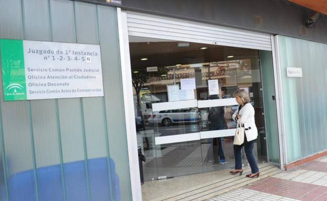 Entrada a los Juzgados de Arias de Velasco 