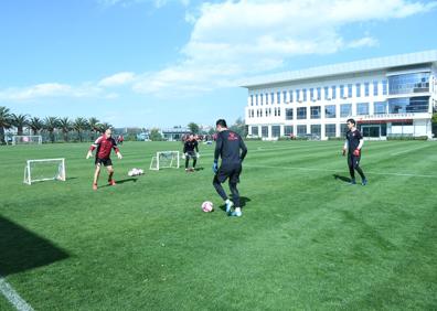 Imagen secundaria 1 - «En China ya van por delante del coronavirus»