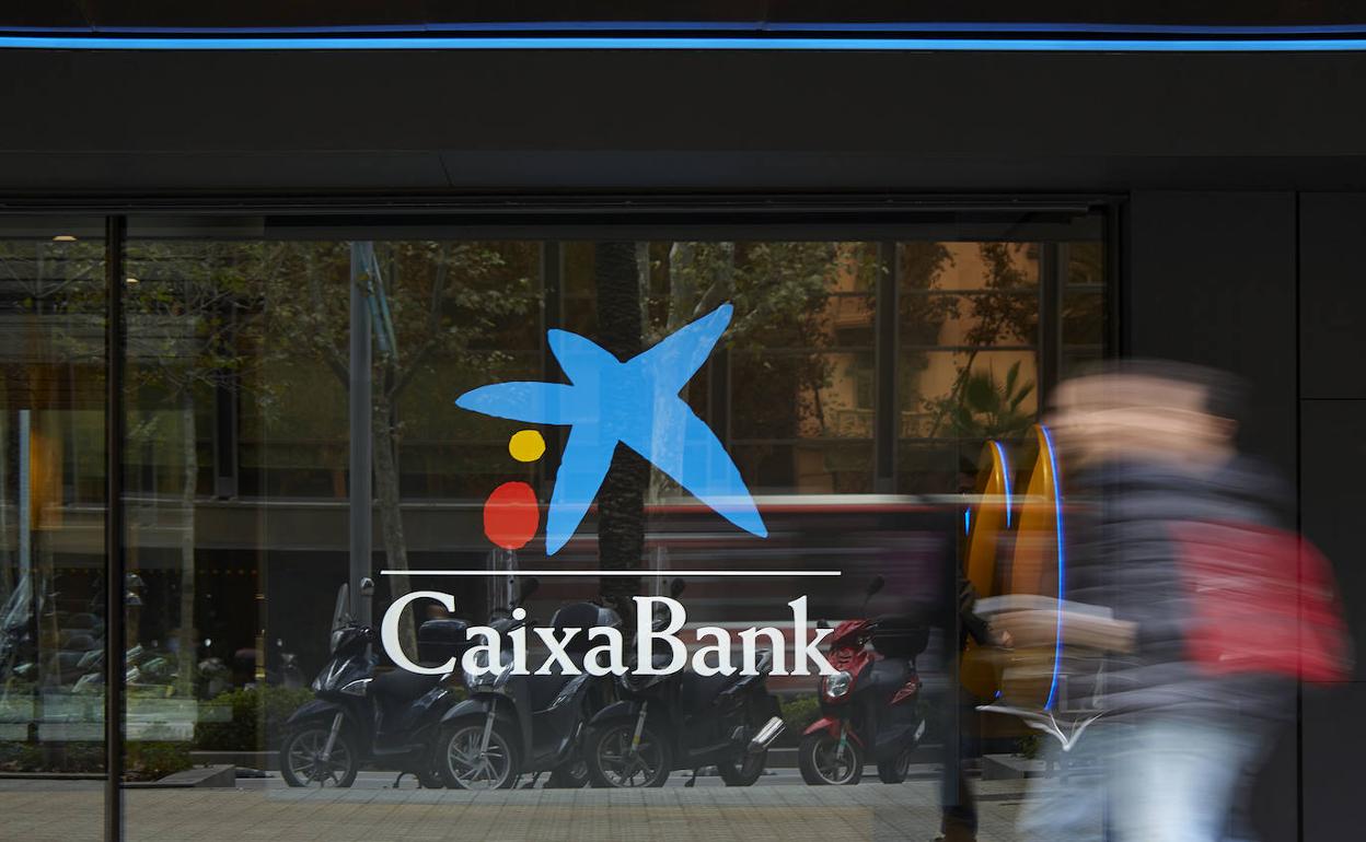 CaixaBank adelanta el pago de las pensiones y activa un plan para evitar colas en las oficinas