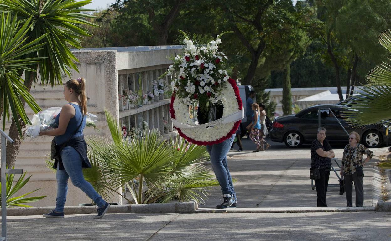 Entrega de flores en Parcemasa. 