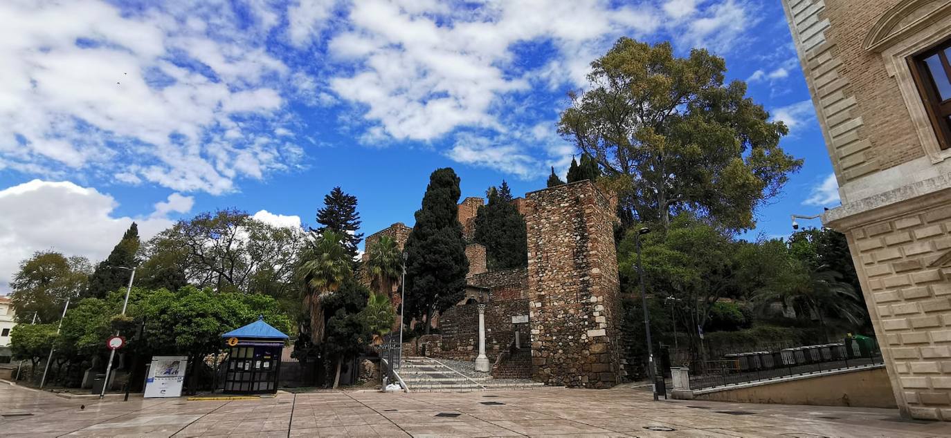 Este domingo nos deja imágenes insólitas de una Málaga en cuarentena.