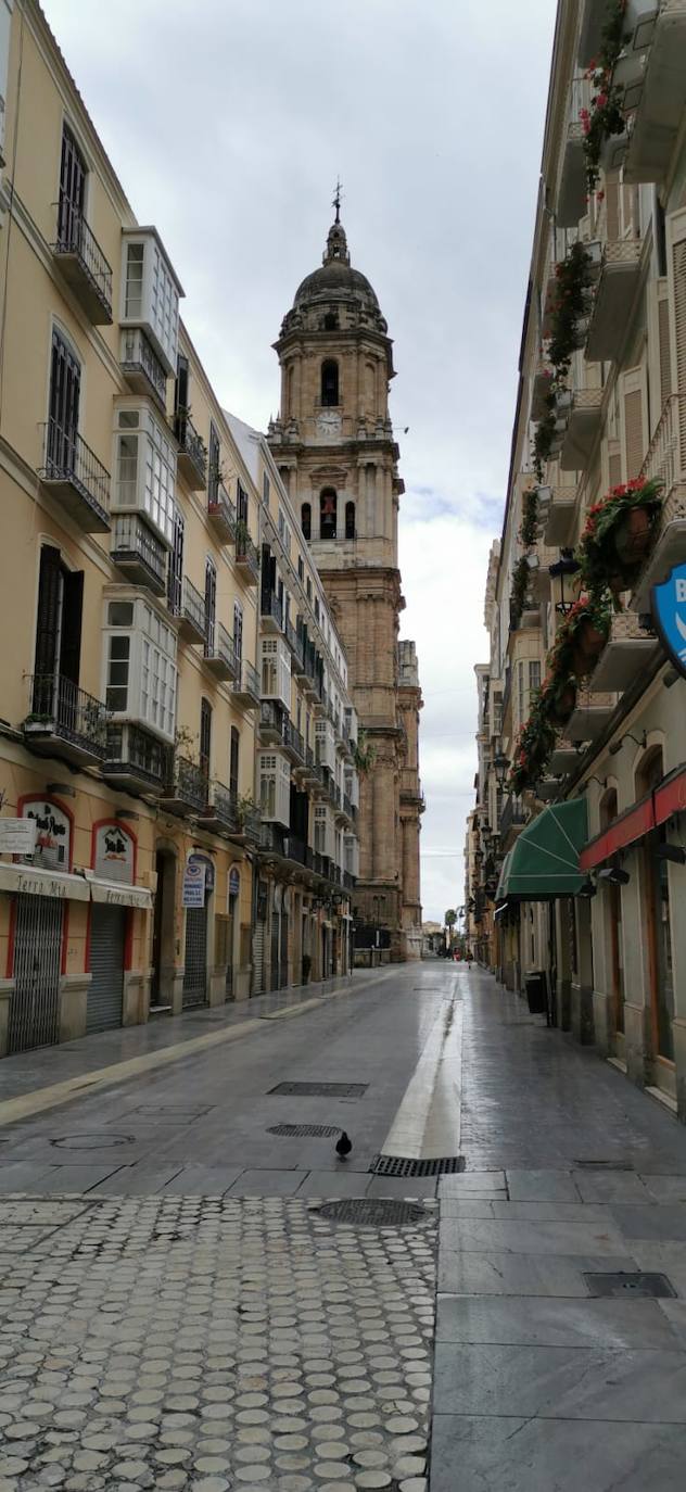 Este domingo nos deja imágenes insólitas de una Málaga en cuarentena.