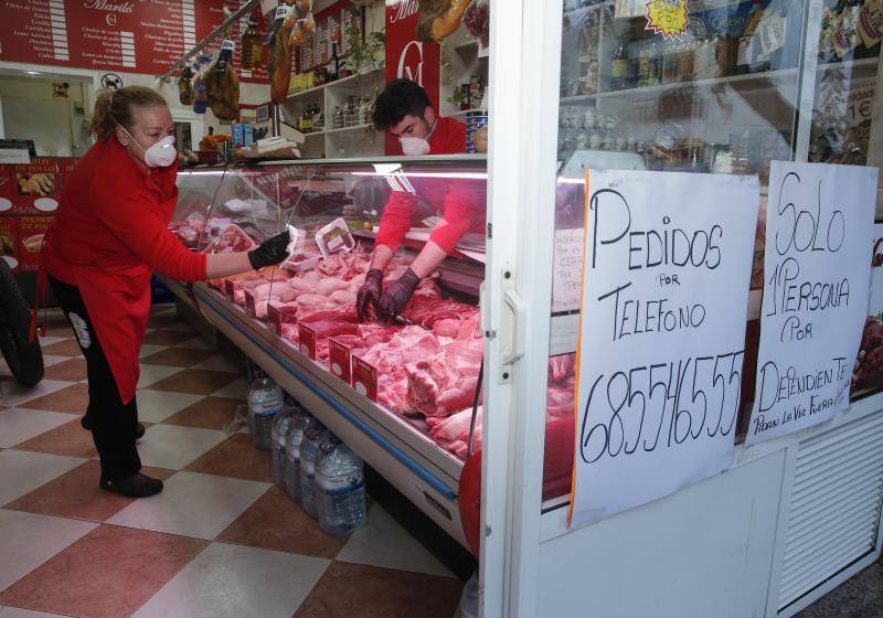 Comercios abiertos en calle Gaucín de la capital.