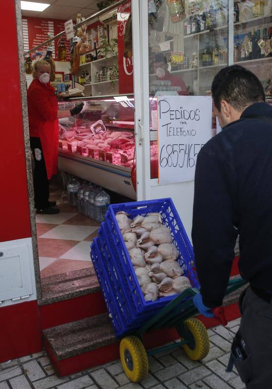 Comercios abiertos en calle Gaucín de la capital.