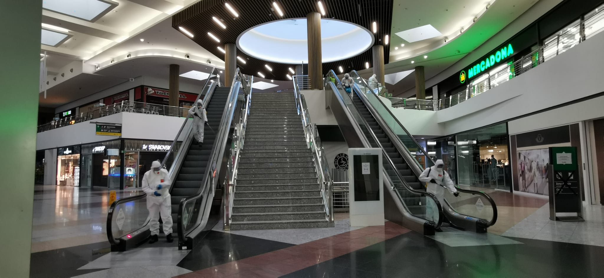 Efectivos del UME, en la estación Vialia-María Zambrano de Málaga.