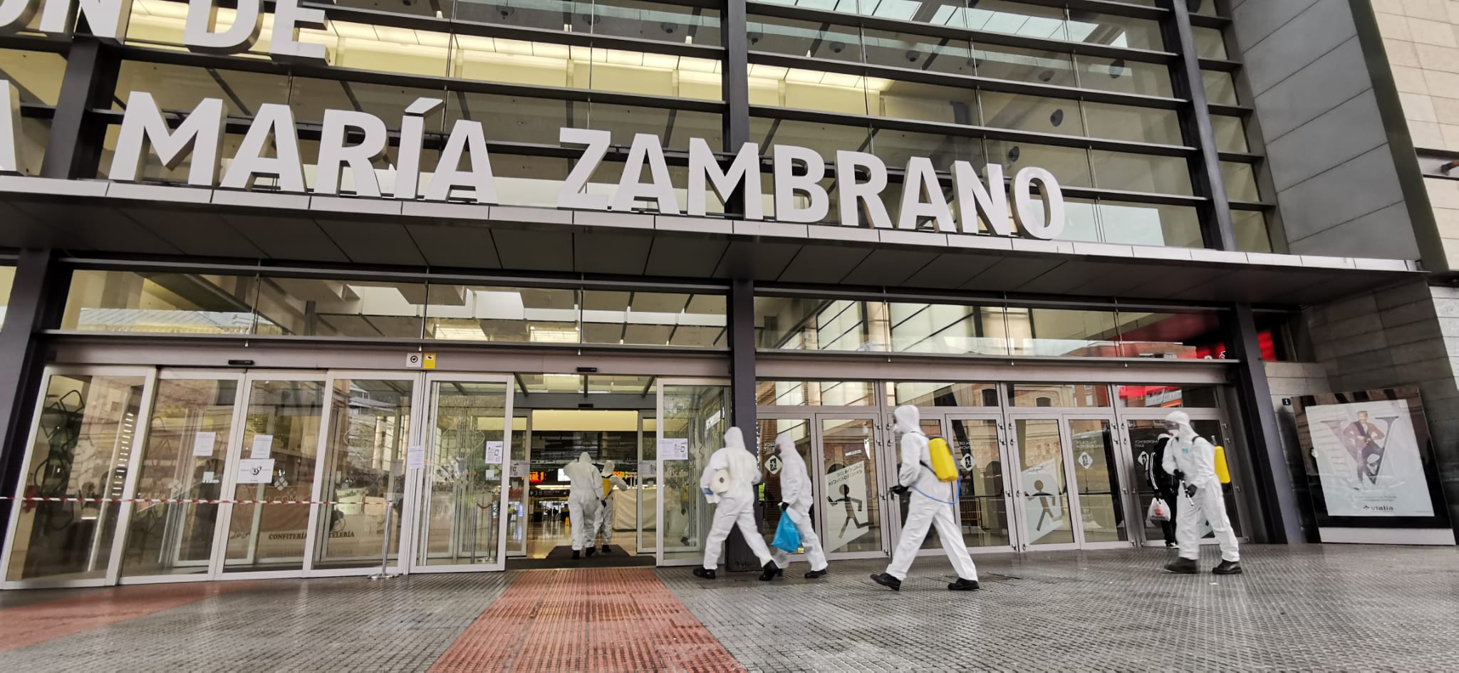 Efectivos del UME, en la estación Vialia-María Zambrano de Málaga.