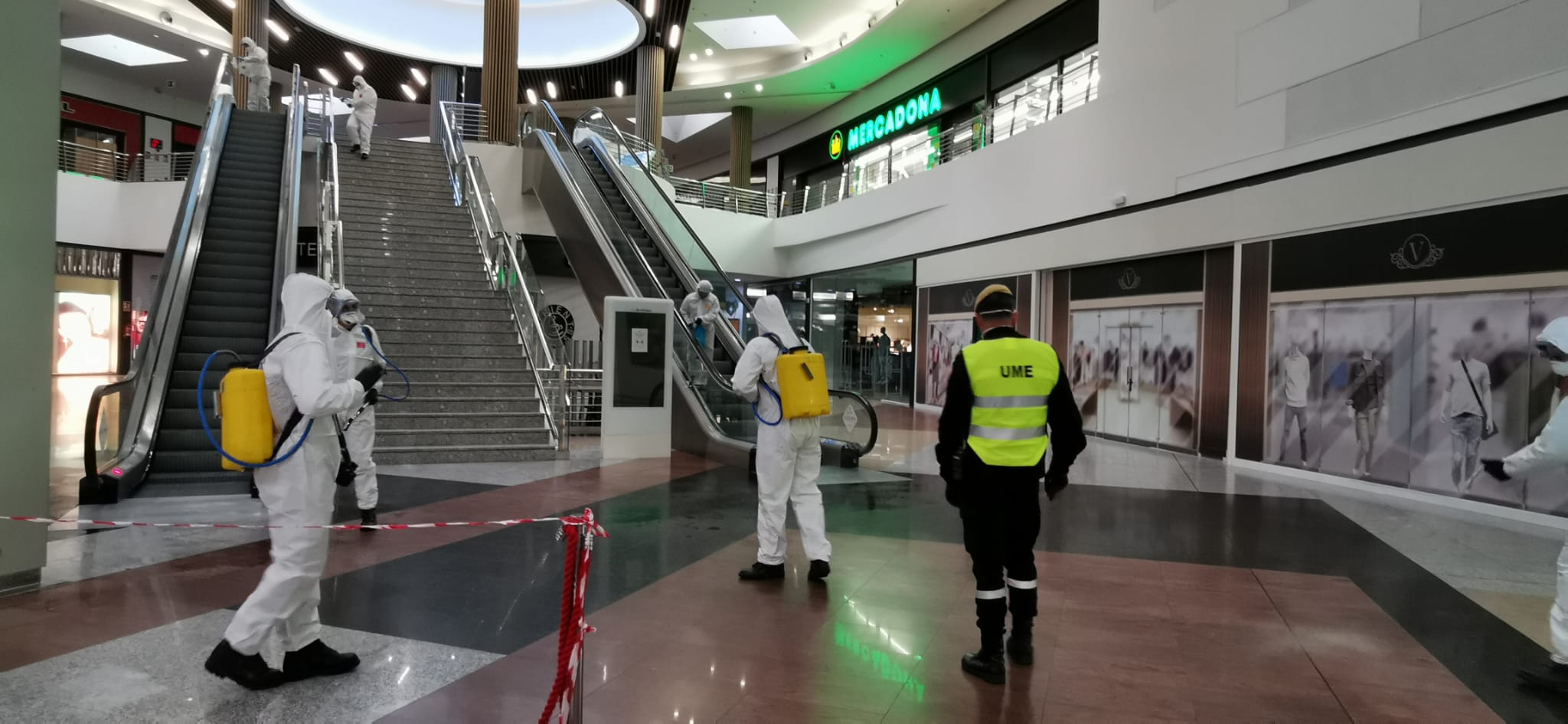 Efectivos del UME, en la estación Vialia-María Zambrano de Málaga.