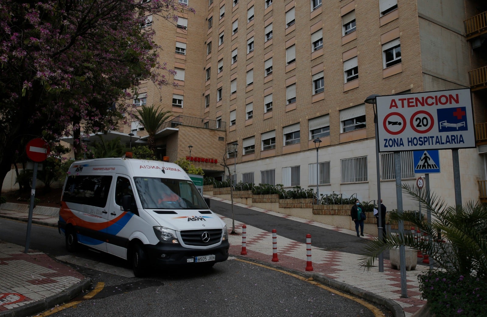 Imagen del Hospital Regional de Málaga en plena crisis por el coronavirus