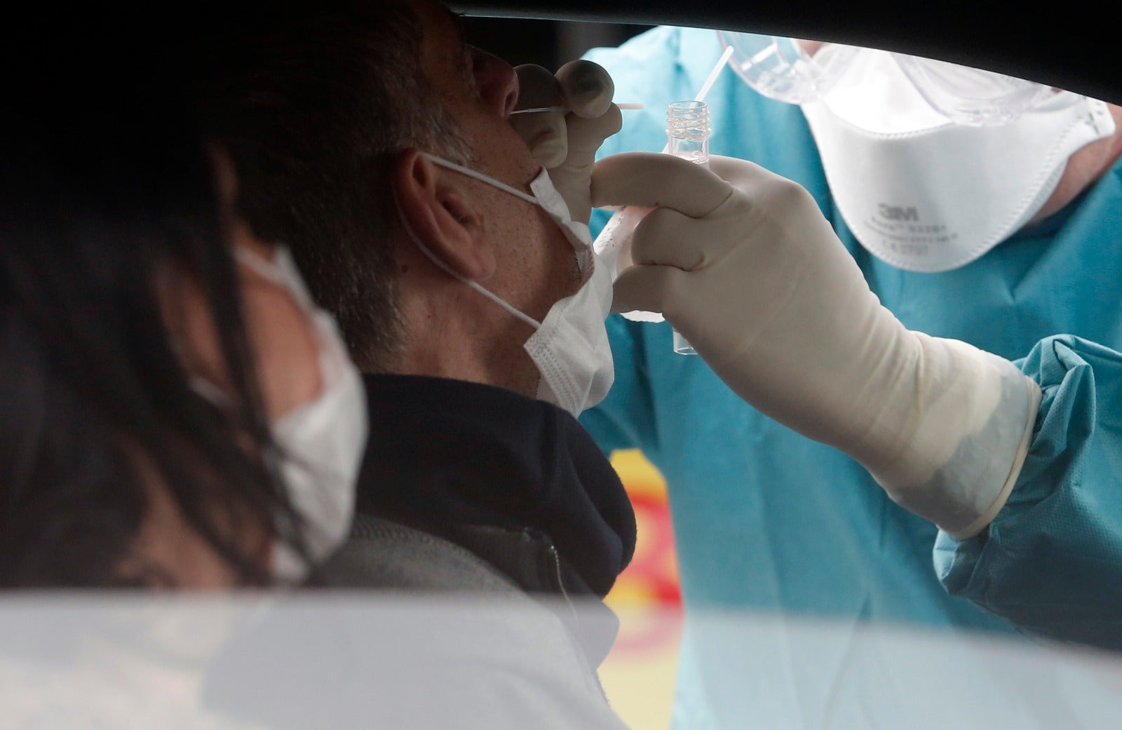 Pruebas del coronavirus desde el coche en La Roca.