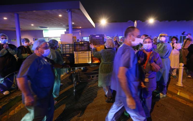 Un empresario hace una importante entrega de equipos sanitarios a la Policía Local que ya han sido trasladados al Hospital Clínico