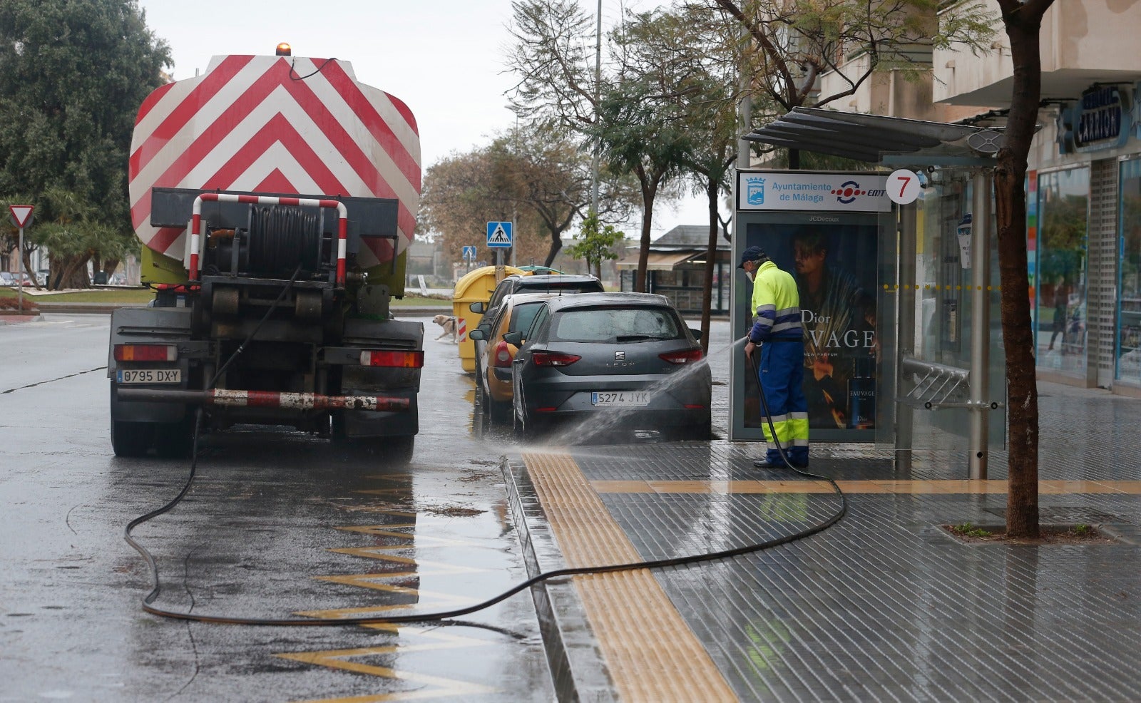 Así trabajan los operarios de limpieza