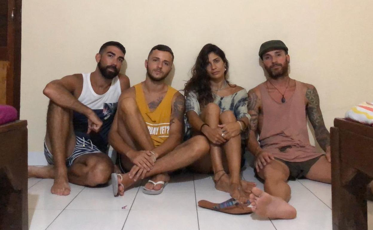 Víctor, Cosmin, Sandra y Raúl han encontrado, de momento, un sitio en el que poder dormir