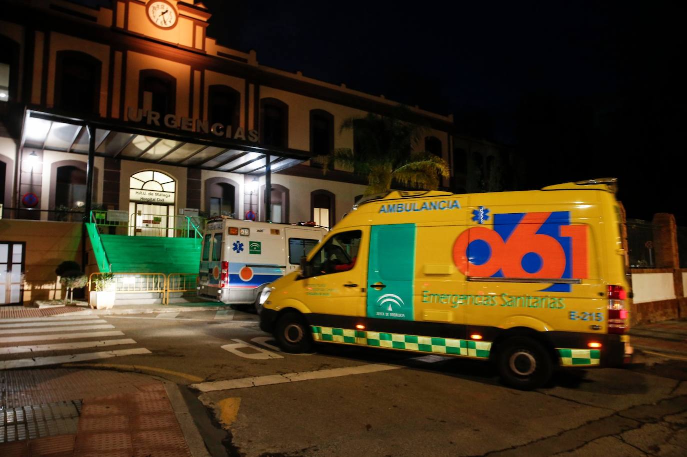 Ambulancias en el Hospital Civil de Málaga