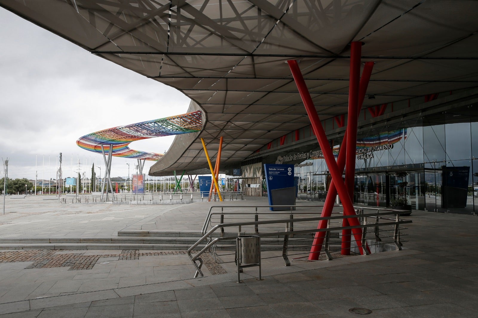 Así se encuentra los exteriores del Palacio de Ferias y Congresos de Málaga que sería acondicionado como hospital en caso de que fuera necesario.