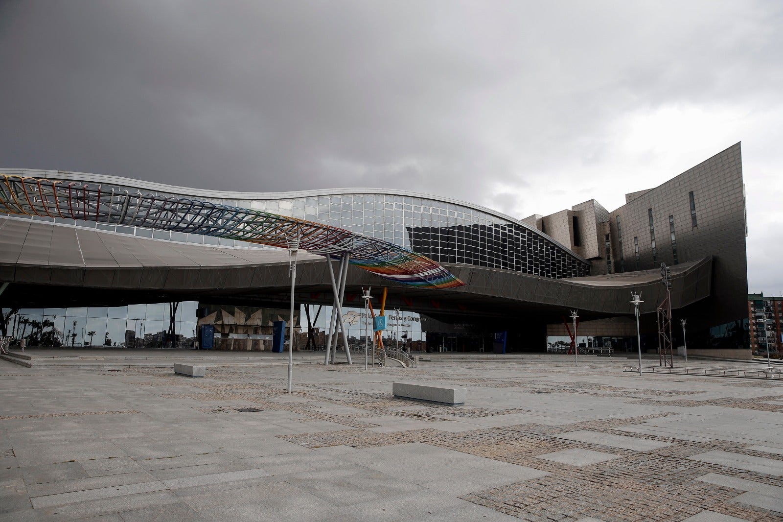 Así se encuentra los exteriores del Palacio de Ferias y Congresos de Málaga que sería acondicionado como hospital en caso de que fuera necesario.