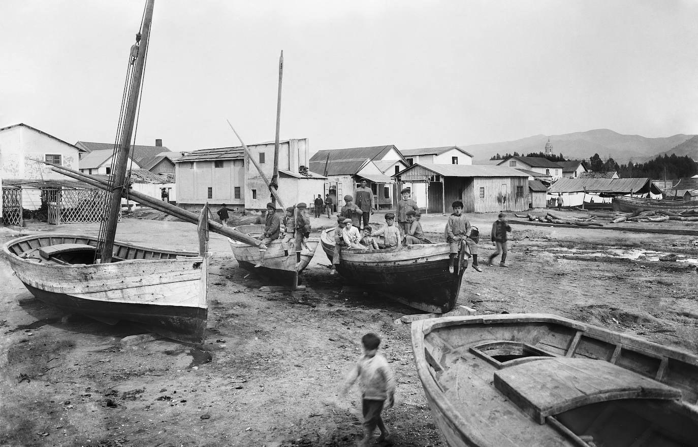 Playas de El Bulto, junto a la desembocadura del arroyo del El Cuarto. Hacia 1910 