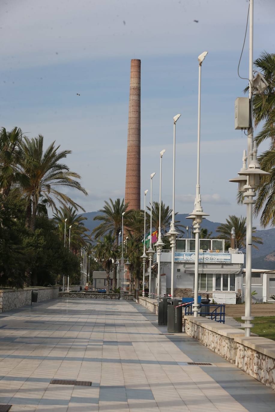 Domingo de playas, paseos marítimos y calles solitarias en Málaga